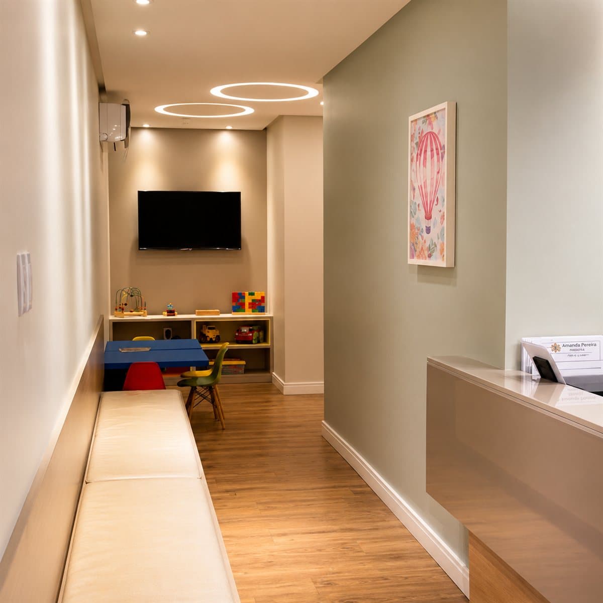 Ambiente acolhedor do consultório de pediatria — Pediatria Rio Mar